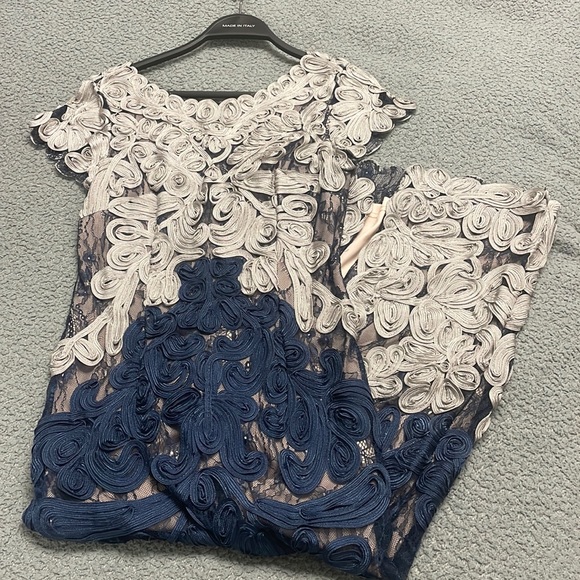 EUC worn once JS Collections Santiago sheath navy/silver size 2 - Picture 4 of 4